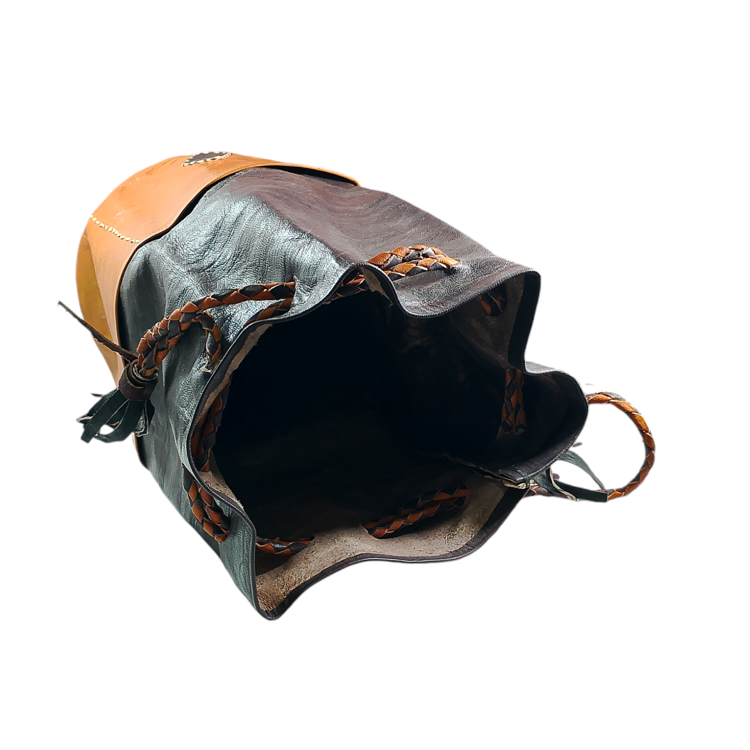 Sac à dos en cuir noire et orange avec 4 pochettes dans les cotés et un cordon de serrage fait main par les gens de Touareg 37.5 cm – Image 3
